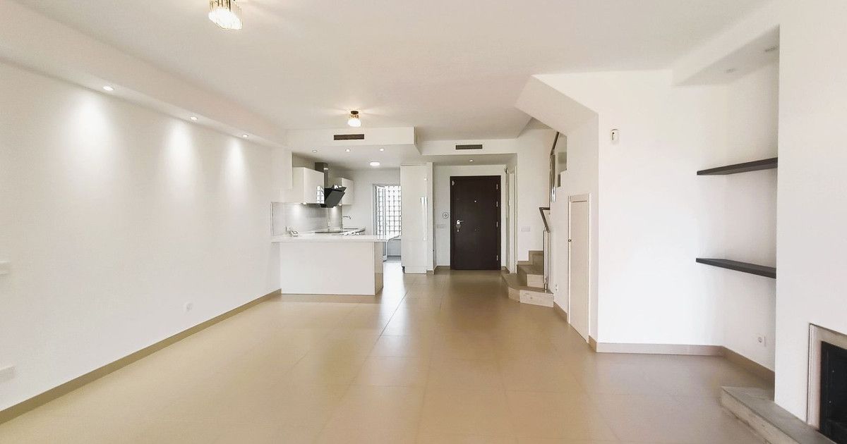 Townhouse in El Paraiso, El Paraiso, 7/12