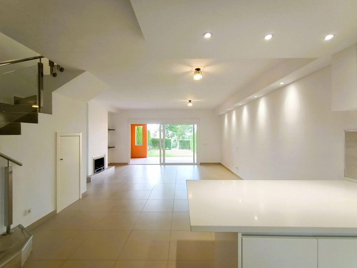 Townhouse in El Paraiso, El Paraiso, 8/12