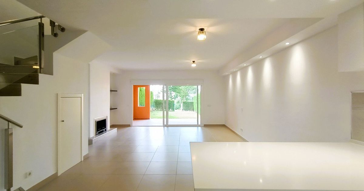 Townhouse in El Paraiso, El Paraiso, 8/12