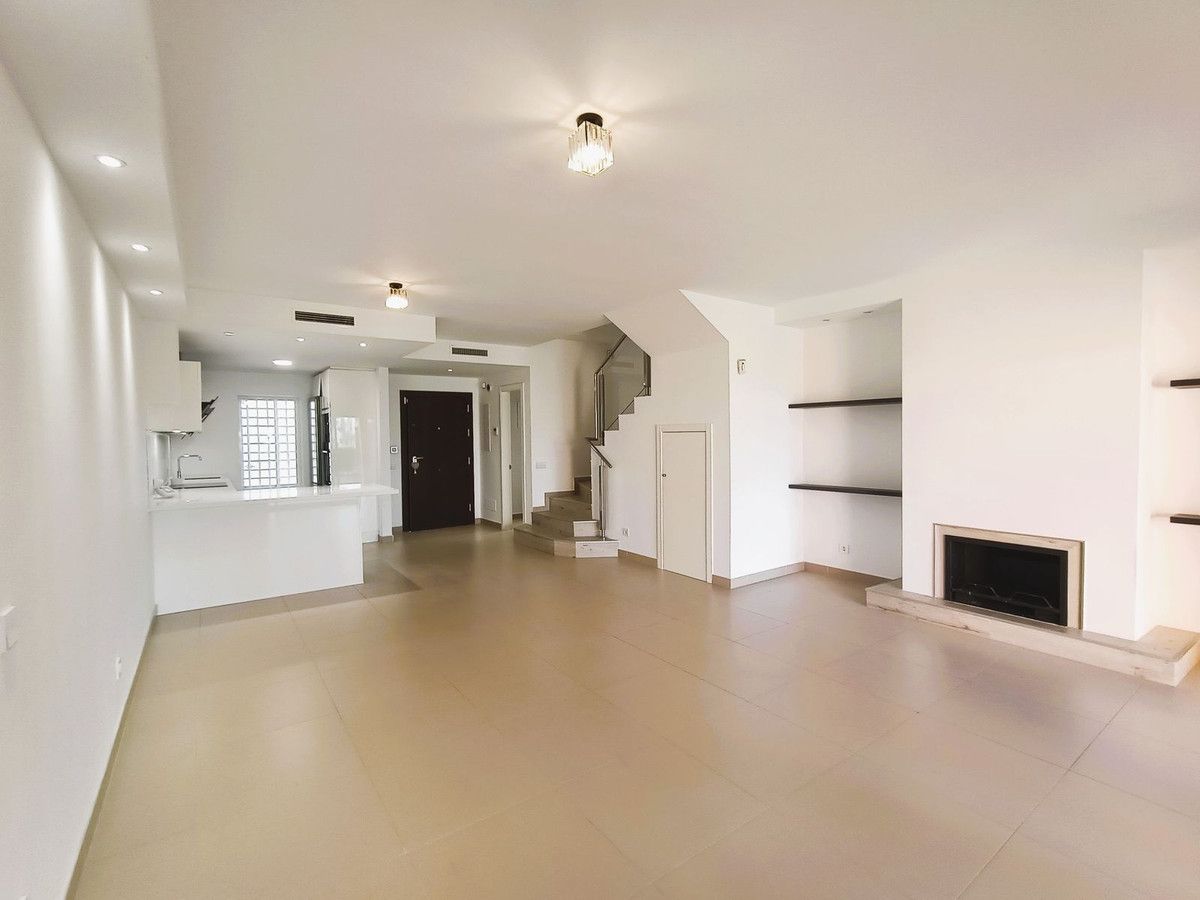 Townhouse in El Paraiso, El Paraiso, 9/12