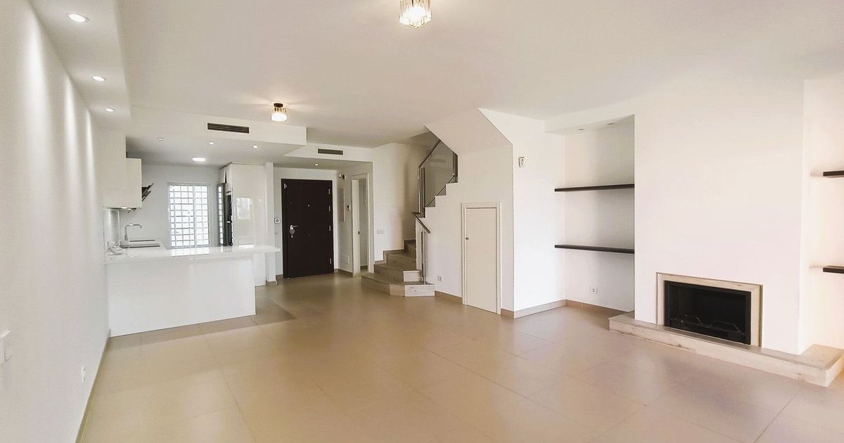Townhouse in El Paraiso, El Paraiso, 9/12