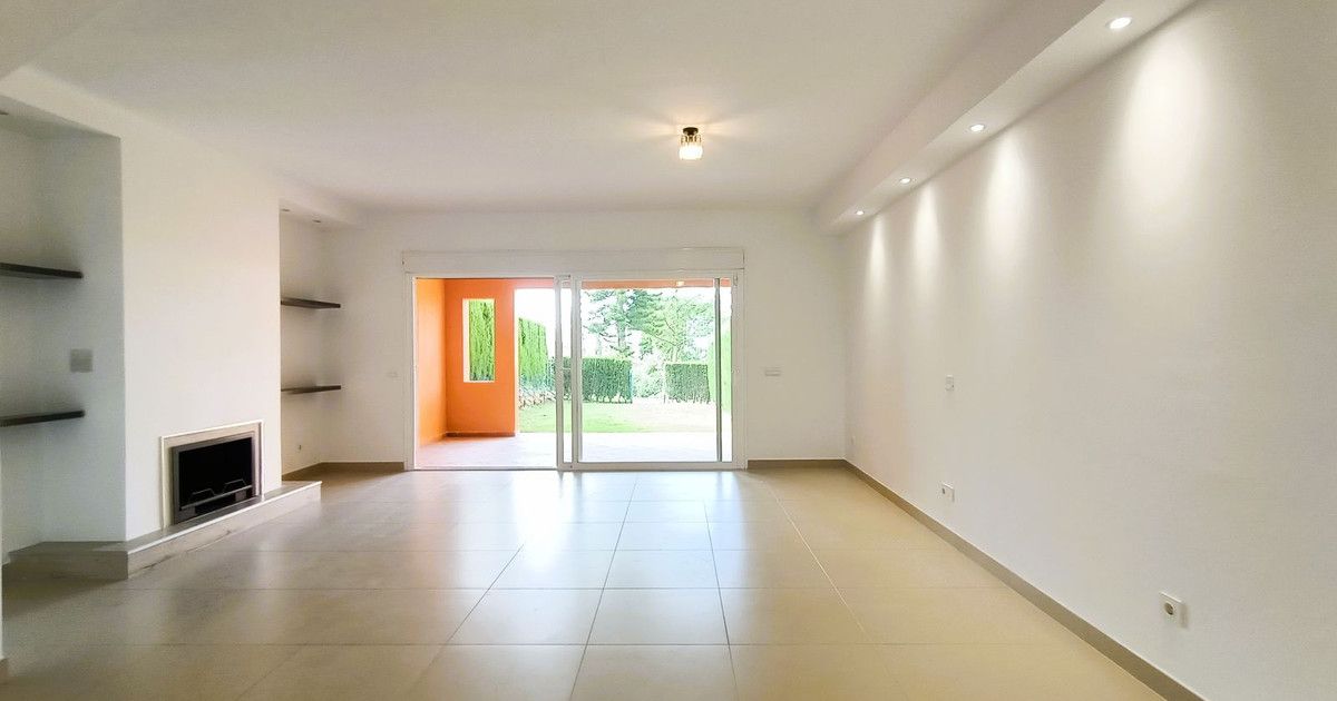 Townhouse in El Paraiso, El Paraiso, 10/12