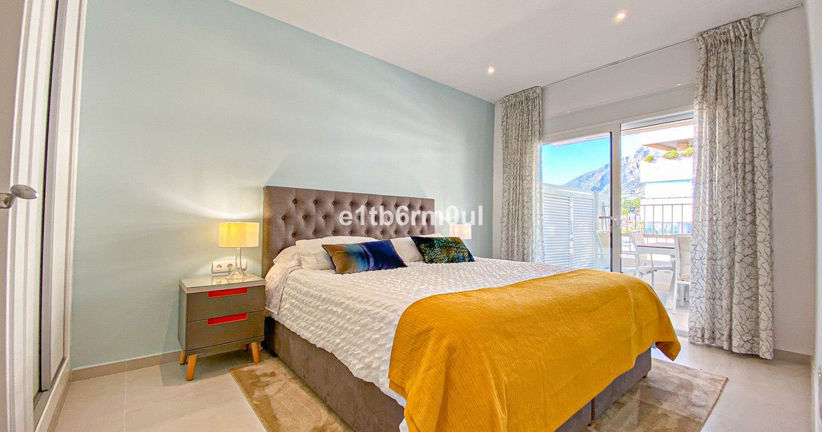Penthouse in The Golden Mile, The Golden Mile, 12/12