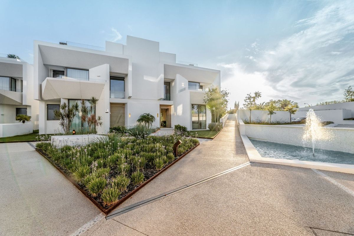Maison Jumelée à Nueva Andalucía, Nueva Andalucía, 3/12