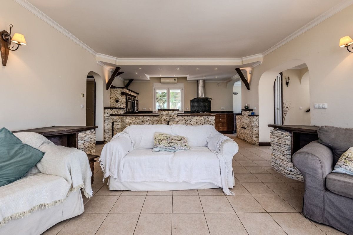 Detached Villa in El Faro, El Faro, 11/12