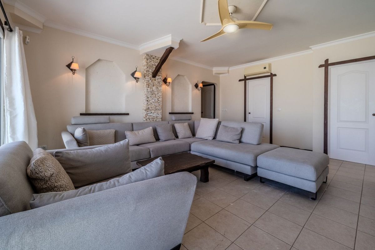 Detached Villa in El Faro, El Faro, 3/12