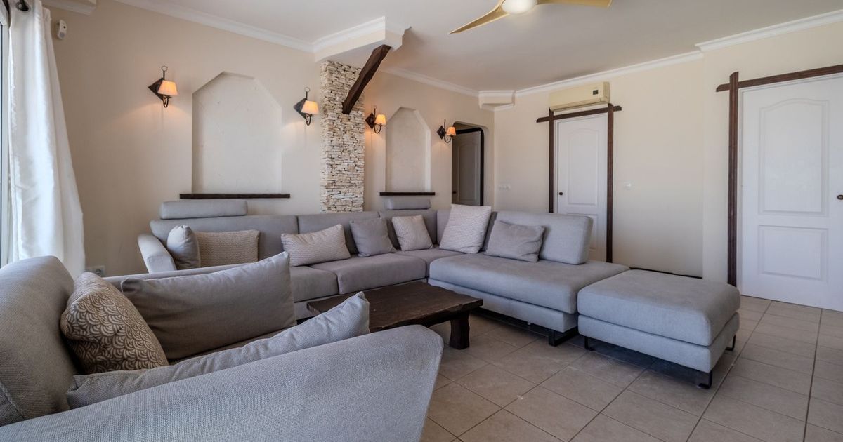 Detached Villa in El Faro, El Faro, 3/12