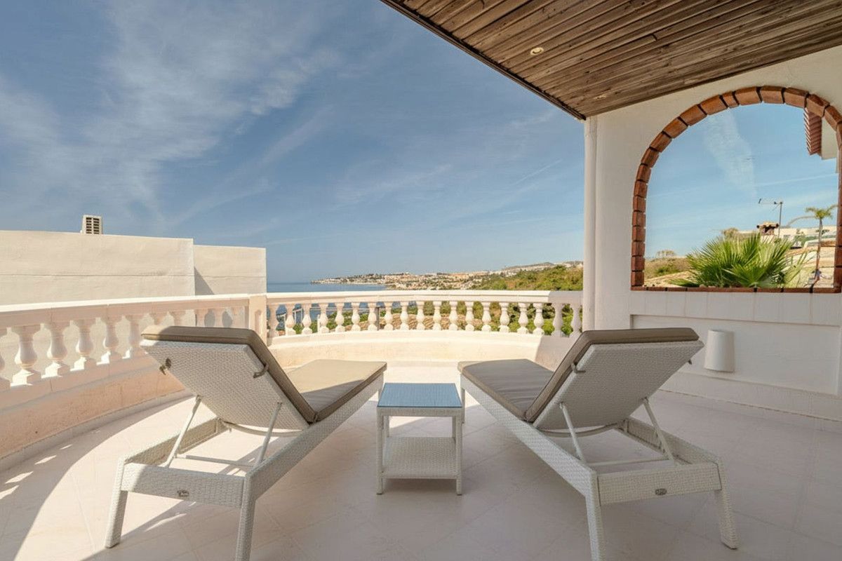 Detached Villa in El Faro, El Faro, 4/12