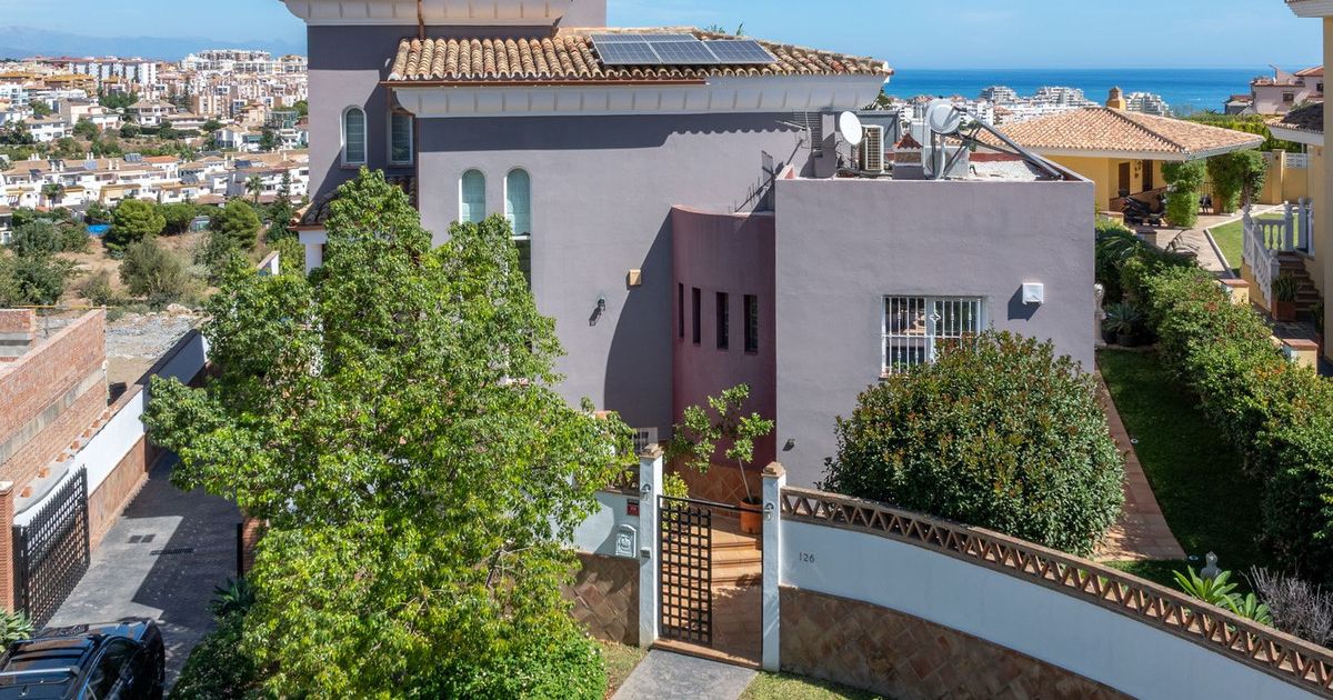 Detached Villa in Torrequebrada, Torrequebrada, 6/12