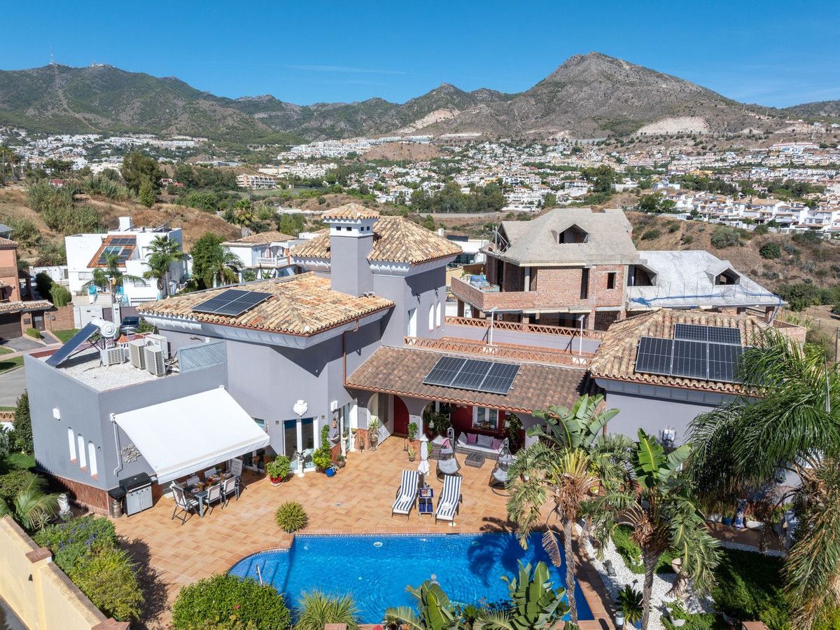 Detached Villa in Torrequebrada, Torrequebrada, 8/12