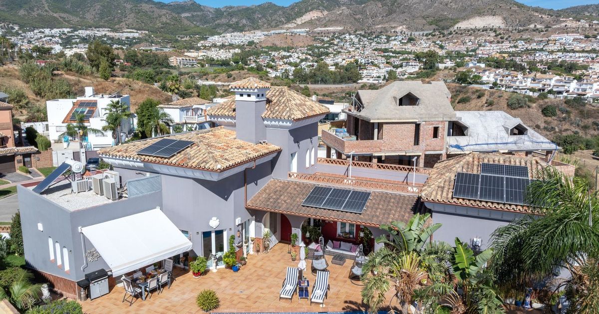 Detached Villa in Torrequebrada, Torrequebrada, 8/12