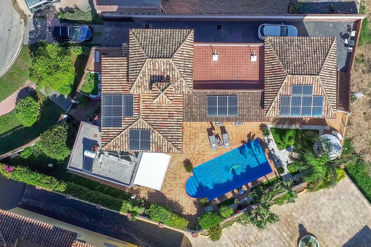 Detached Villa in Torrequebrada, Torrequebrada, 10/12
