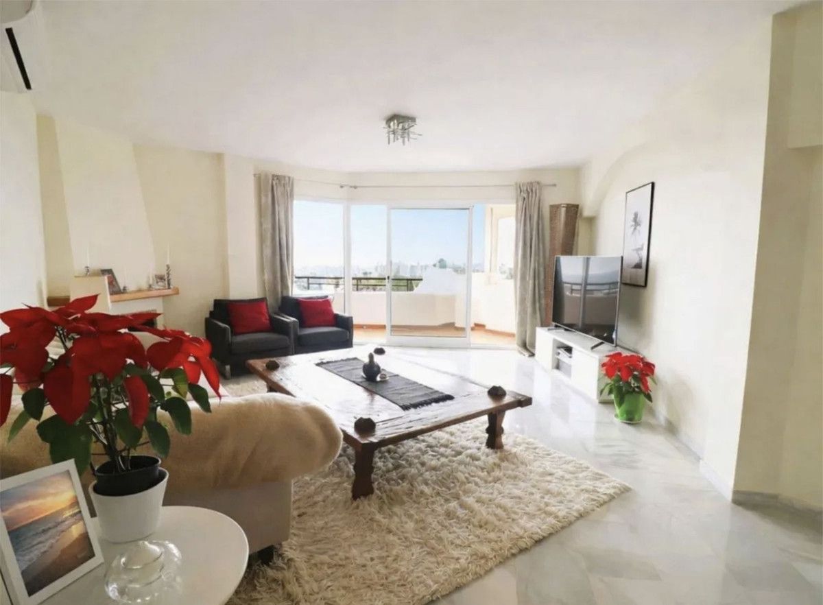 Middelste Verdieping Appartement in Calahonda, Calahonda, 2/12