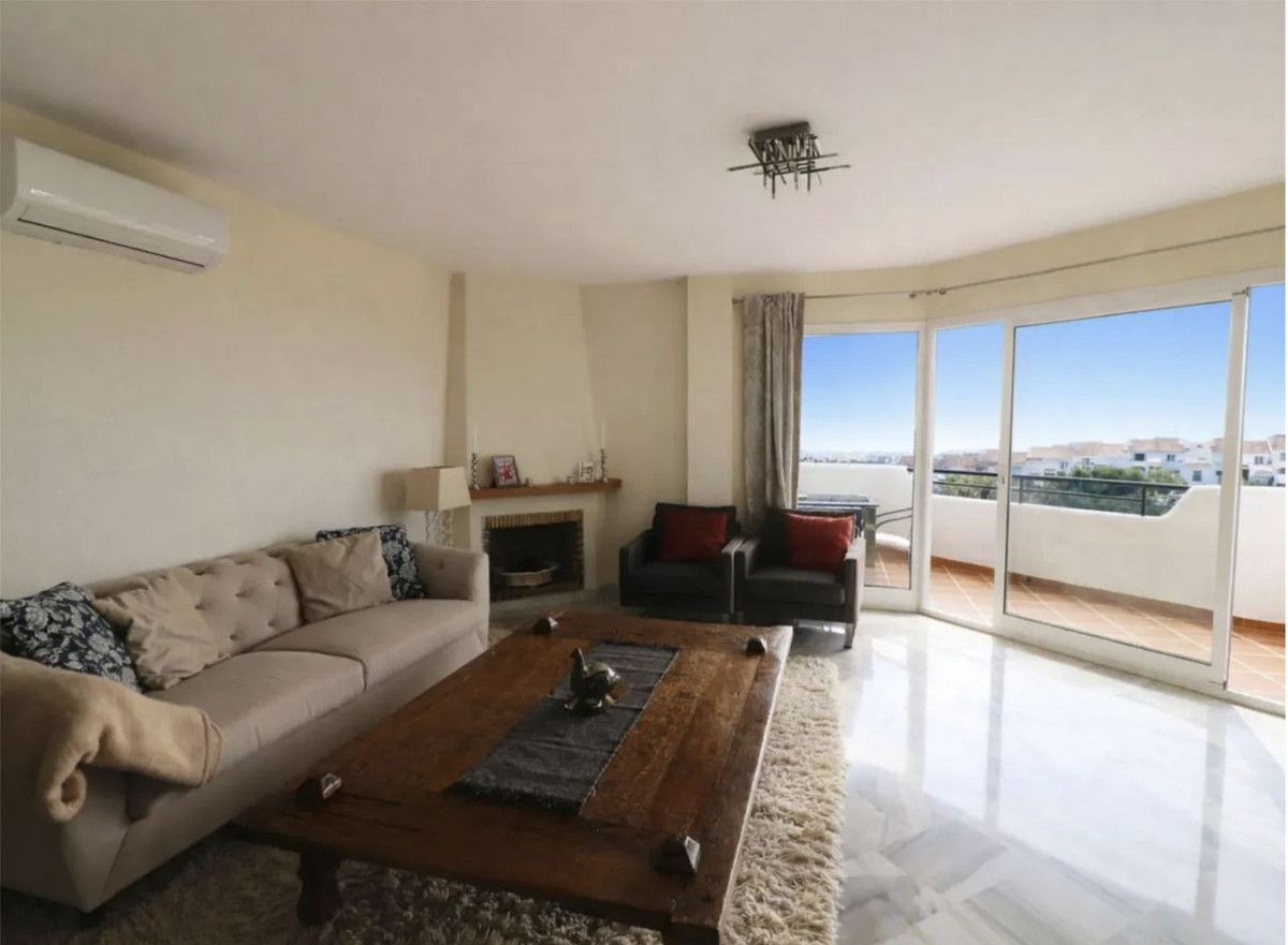 Middelste Verdieping Appartement in Calahonda, Calahonda, 4/12