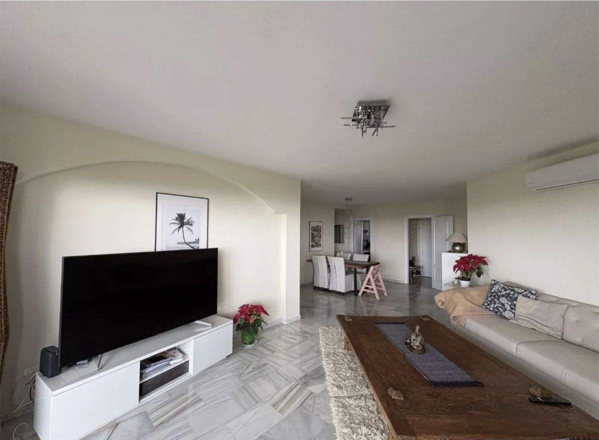 Middelste Verdieping Appartement in Calahonda, Calahonda, 5/12