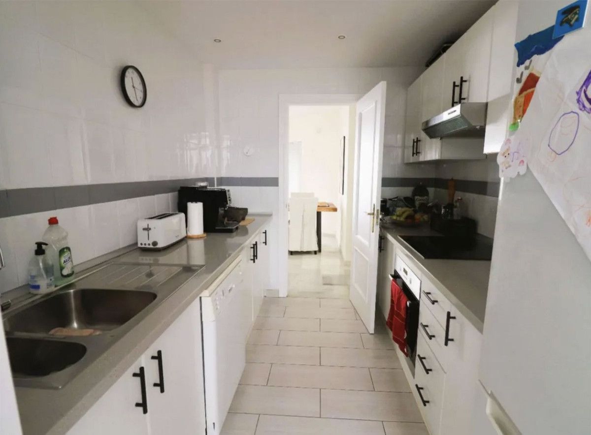 Middelste Verdieping Appartement in Calahonda, Calahonda, 6/12