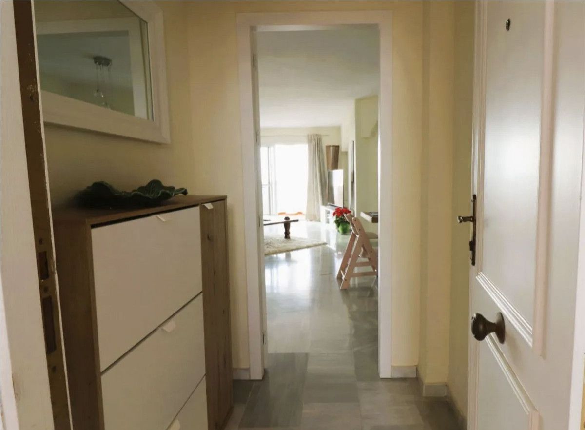 Middelste Verdieping Appartement in Calahonda, Calahonda, 9/12