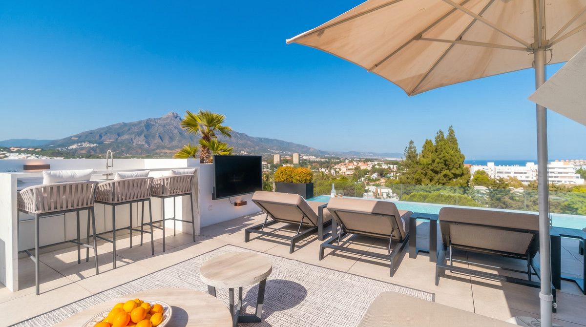 Detached Villa in Nueva Andalucía, Nueva Andalucía, 1/12