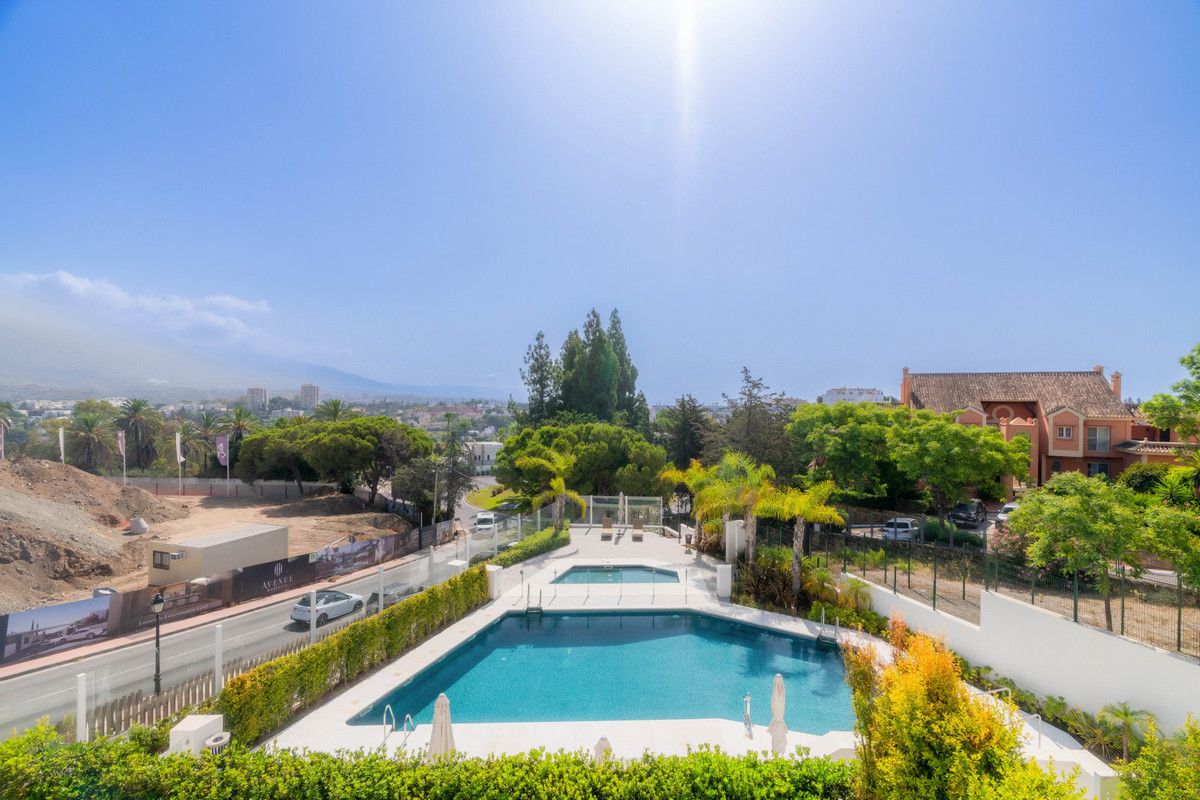 Detached Villa in Nueva Andalucía, Nueva Andalucía, 2/12
