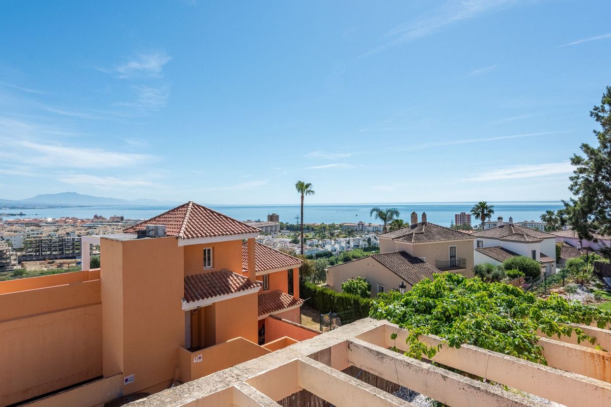 Apartament na środkowym piętrze w La Duquesa, La Duquesa, 1/12