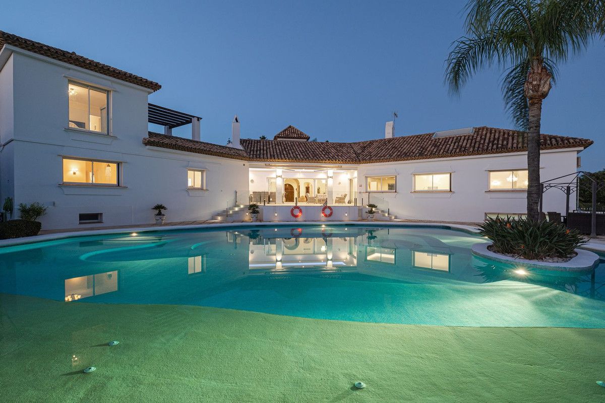 Detached Villa in El Paraiso, El Paraiso, 1/12