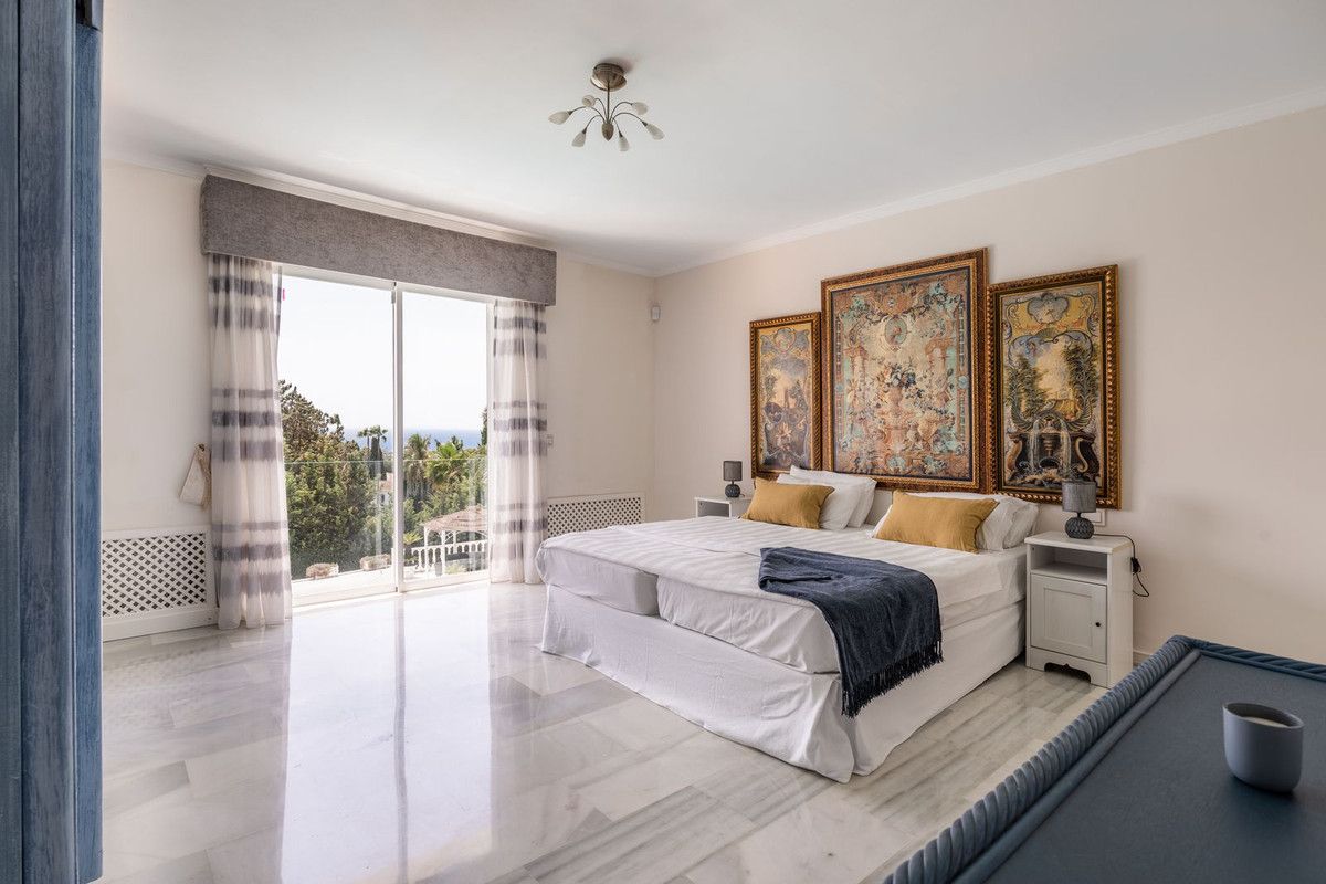 Detached Villa in El Paraiso, El Paraiso, 11/12
