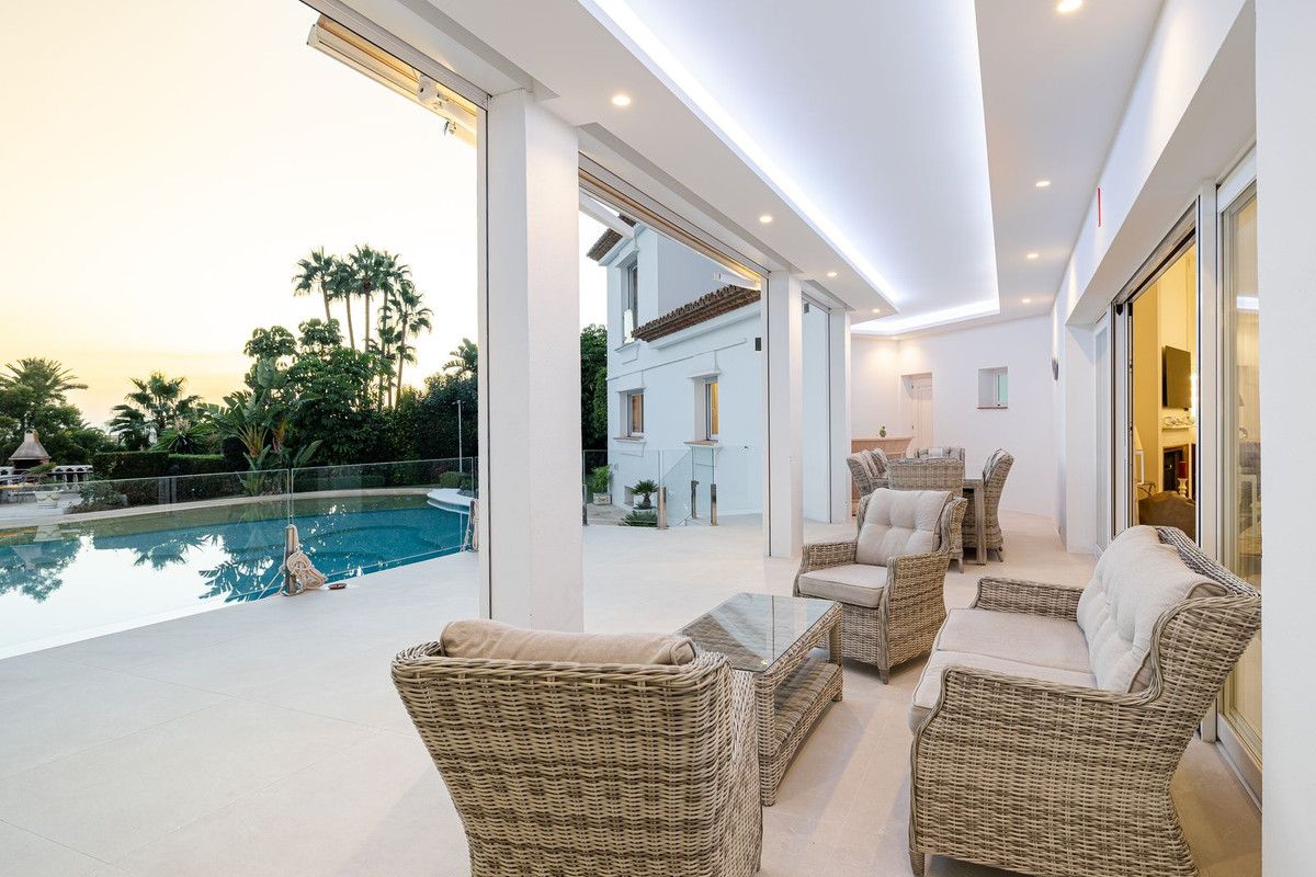 Detached Villa in El Paraiso, El Paraiso, 3/12