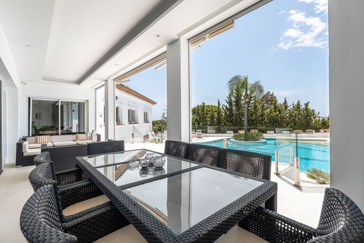 Detached Villa in El Paraiso, El Paraiso, 7/12
