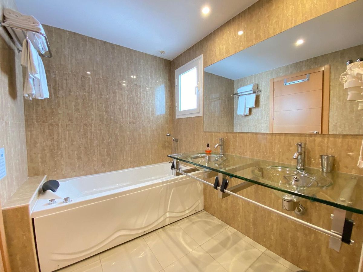 Mittelgeschoss-Wohnung in Estepona, Estepona, 11/12