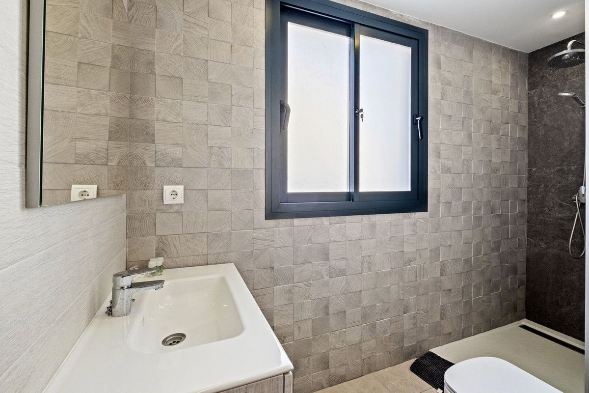 Detached Villa in El Faro, El Faro, 11/12