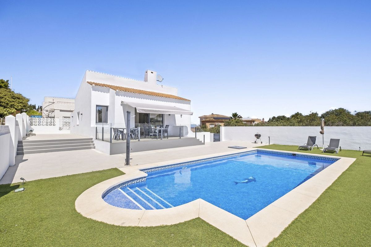 Detached Villa in El Faro, El Faro, 3/12