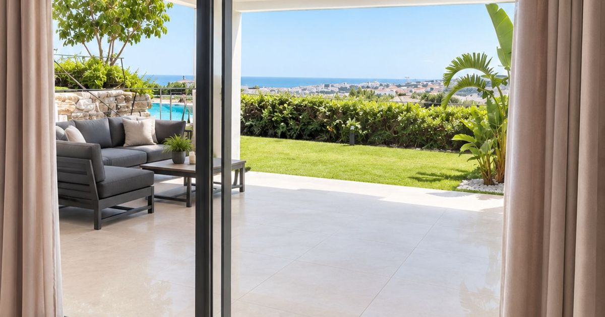 Квартира на нижнем этаже в Estepona, Estepona, 3/9