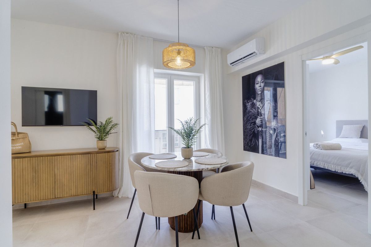 Middle Floor Apartment in Estepona, Estepona, 1/12