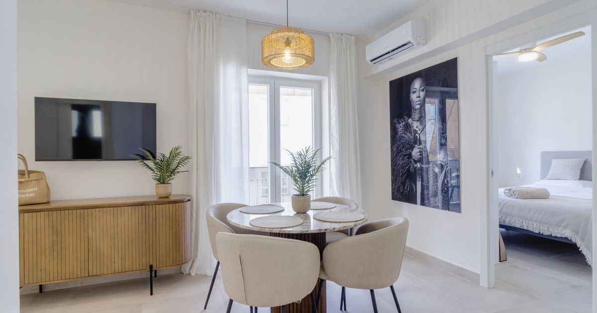 Middle Floor Apartment in Estepona, Estepona, 1/12