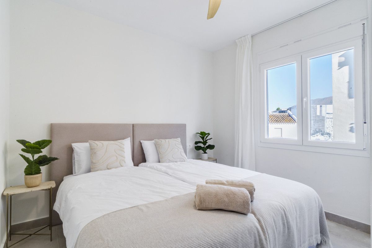Middle Floor Apartment in Estepona, Estepona, 12/12