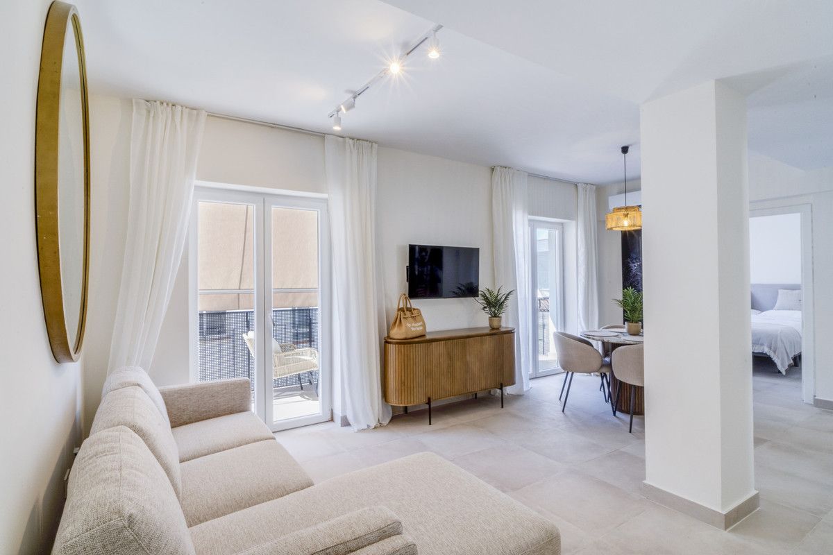 Middle Floor Apartment in Estepona, Estepona, 3/12