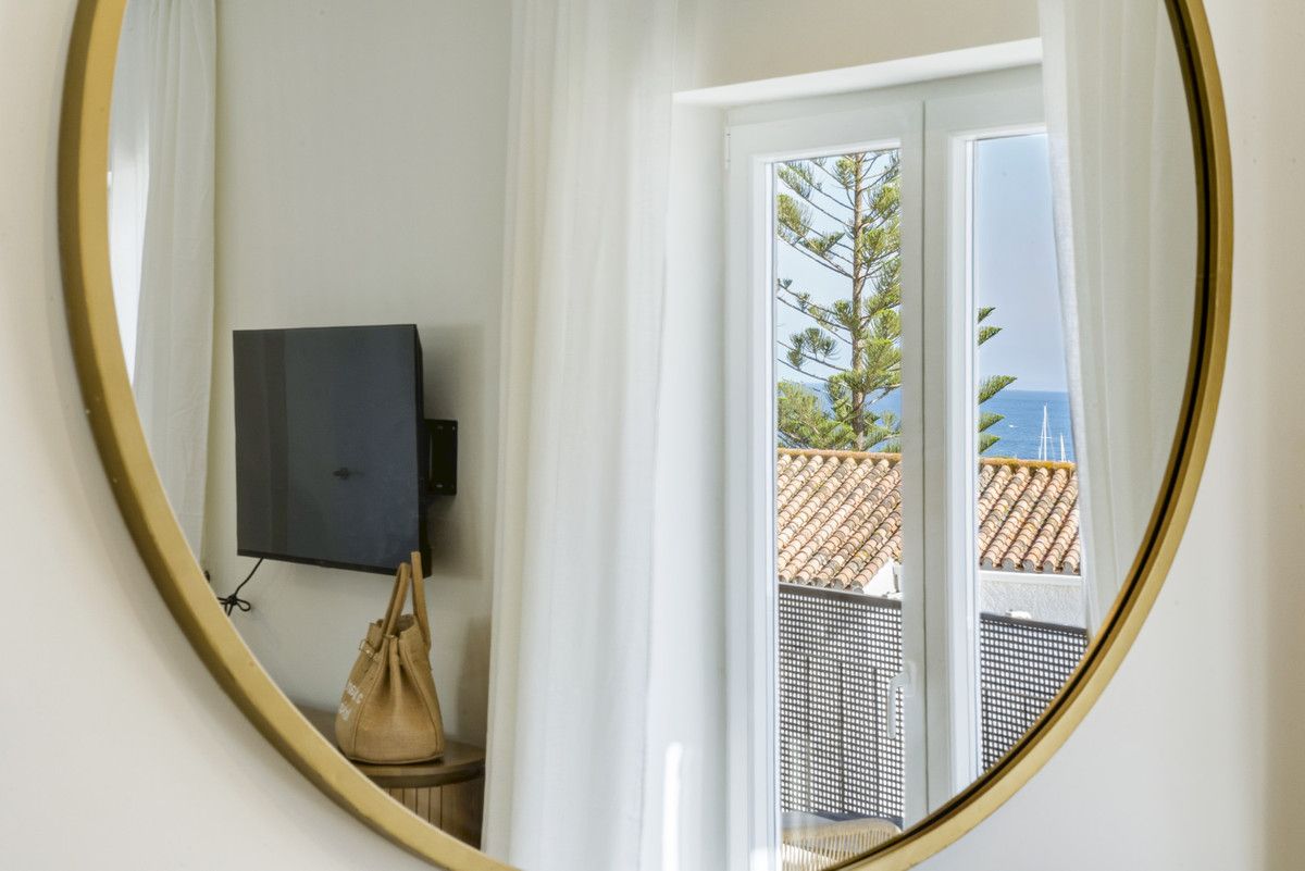 Middle Floor Apartment in Estepona, Estepona, 4/12