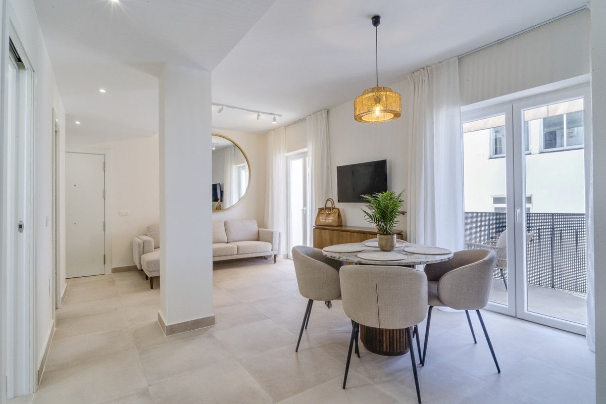 Middle Floor Apartment in Estepona, Estepona, 5/12