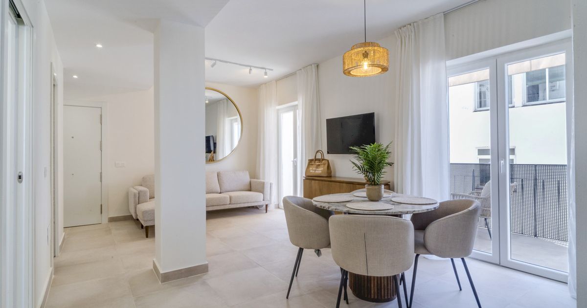 Middle Floor Apartment in Estepona, Estepona, 5/12