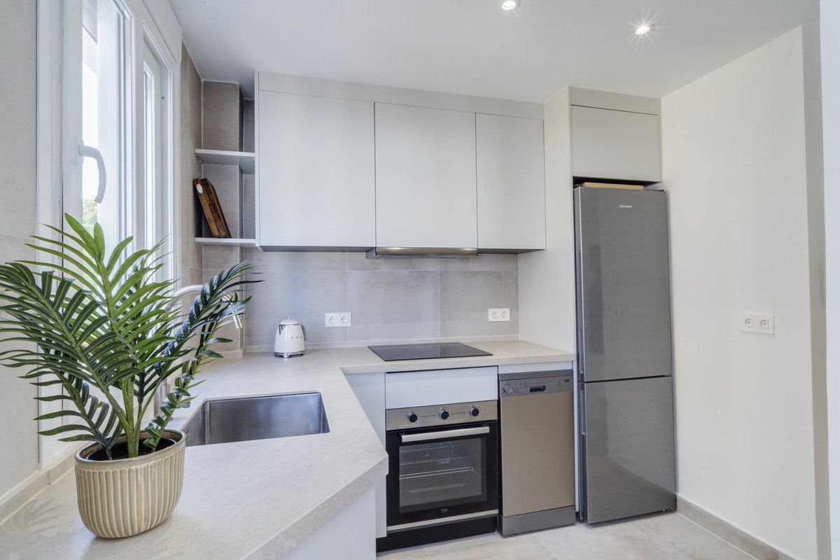 Middle Floor Apartment in Estepona, Estepona, 9/12
