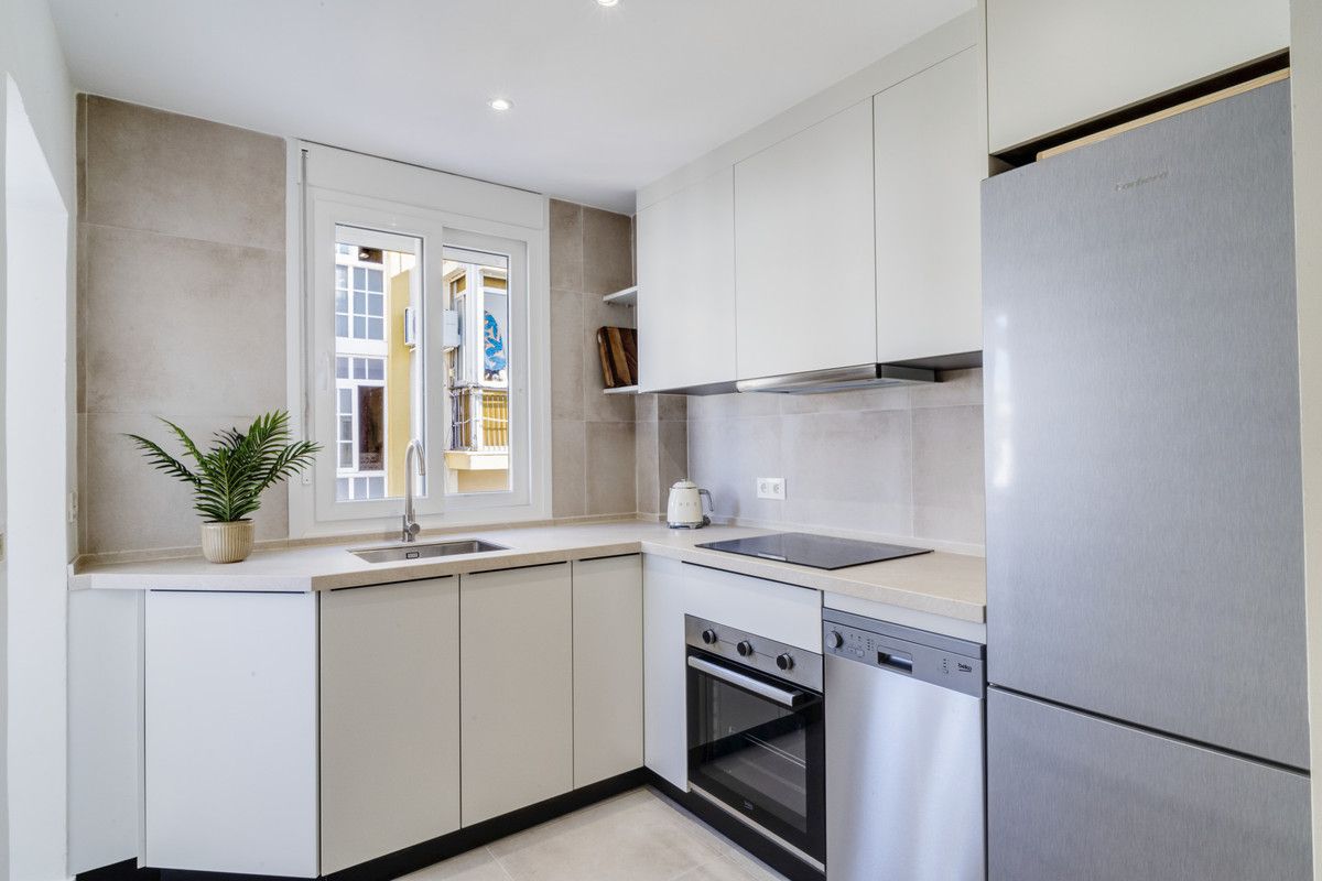Middle Floor Apartment in Estepona, Estepona, 10/12