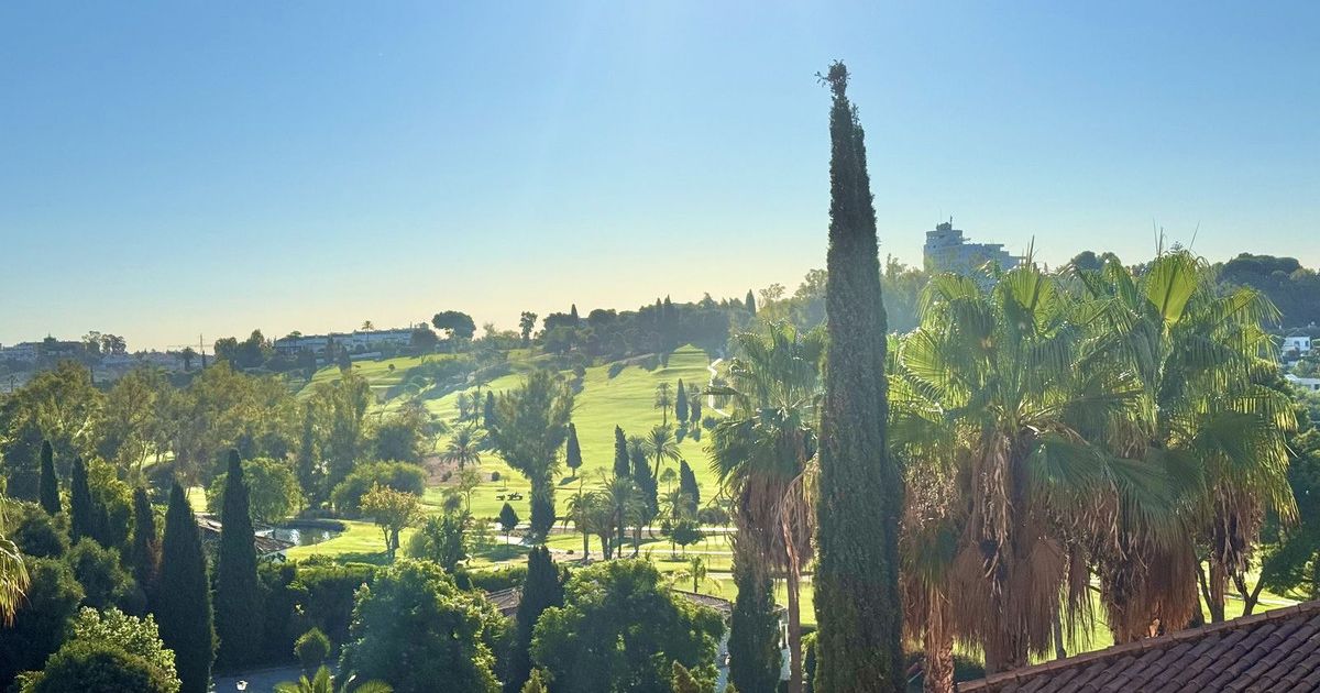 Appartement à l'étage intermédiaire à Benahavís, Benahavís, 1/12