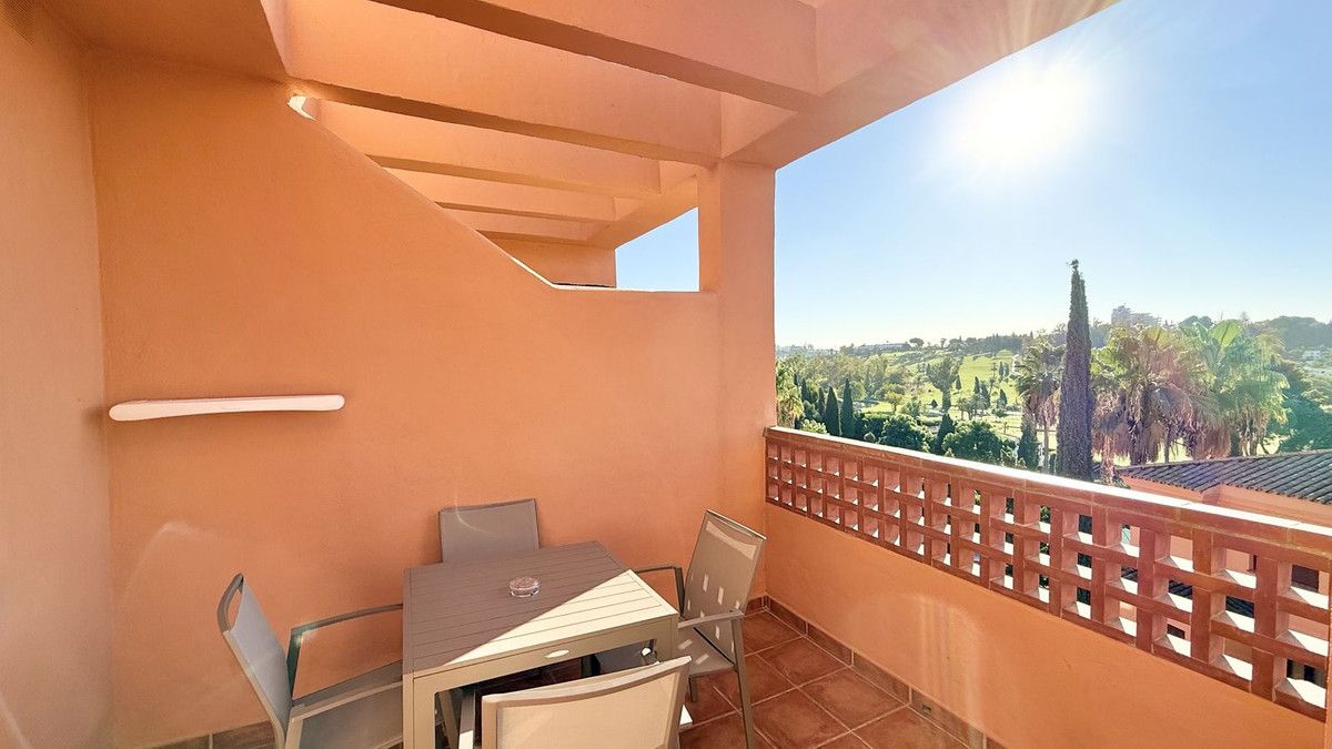 Appartement à l'étage intermédiaire à Benahavís, Benahavís, 7/12