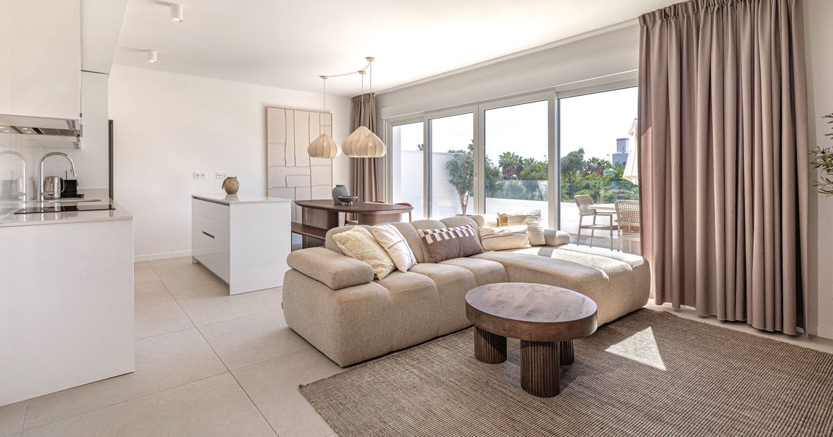 Middle Floor Apartment in Estepona, Estepona, 2/12
