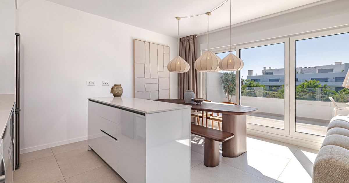 Middle Floor Apartment in Estepona, Estepona, 11/12