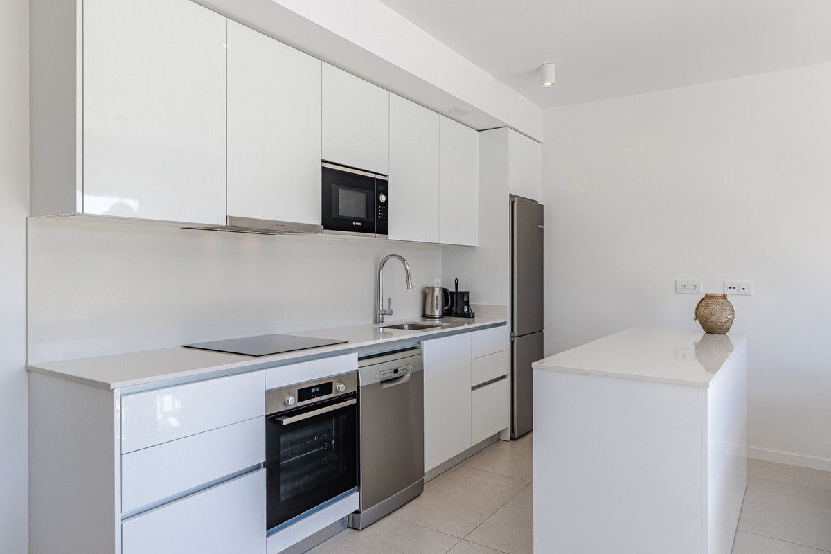 Middle Floor Apartment in Estepona, Estepona, 3/12