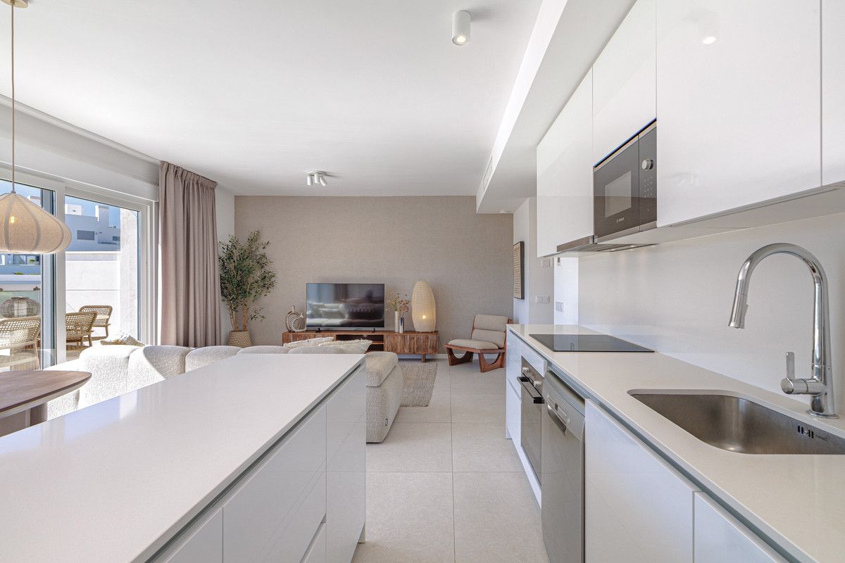 Middle Floor Apartment in Estepona, Estepona, 10/12