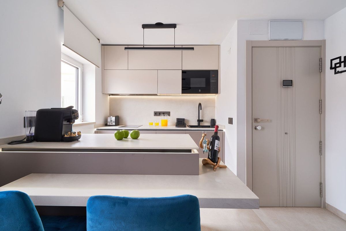 Appartement en étage moyen à Marbella, Marbella, 7/12