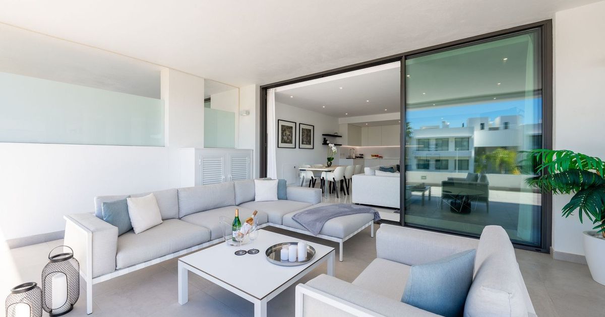 Апартаменты на среднем этаже в Estepona, Estepona, 8/12