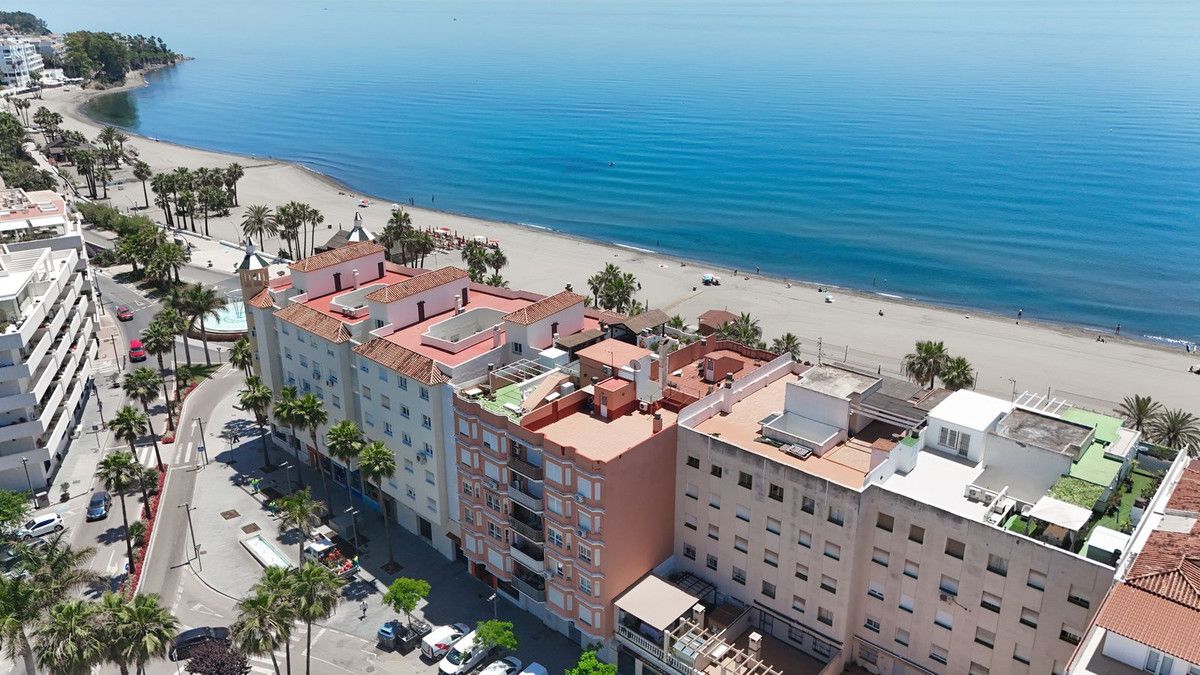 Middle Floor Apartment in Estepona, Estepona, 1/12